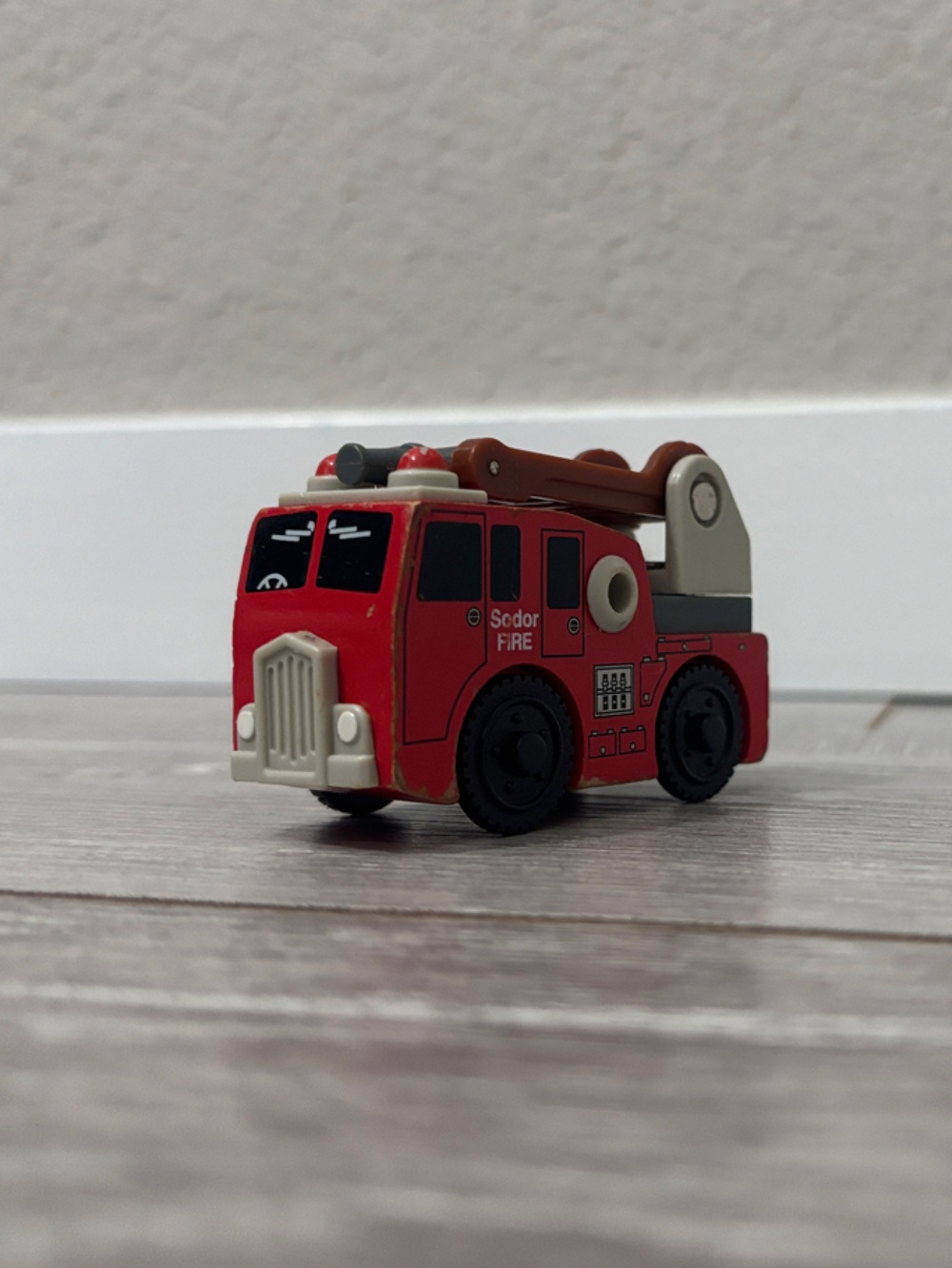 Wooden Sodor Fire Truck Hook & Ladder - Thomas & Friends - Picture 2 of 8